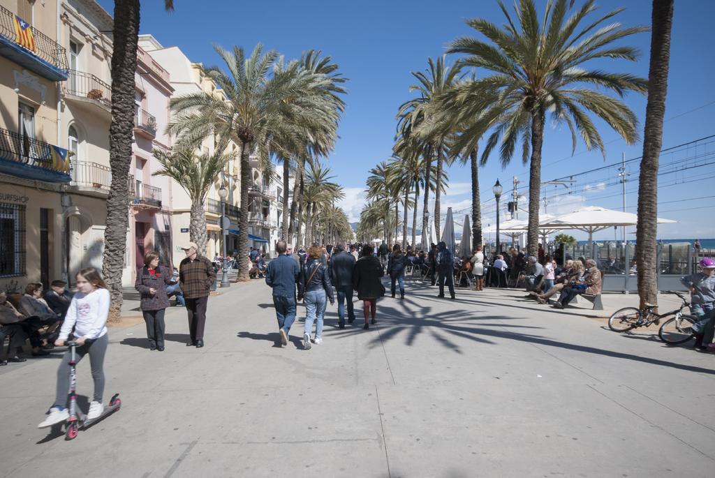 Hostal Badalona Bagian luar foto