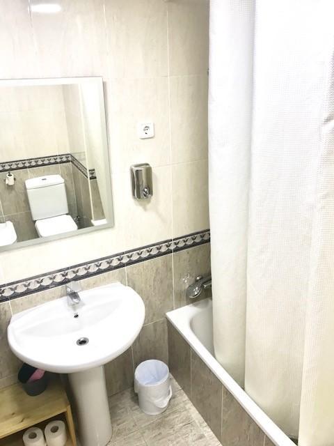 Hostal Badalona Bagian luar foto
