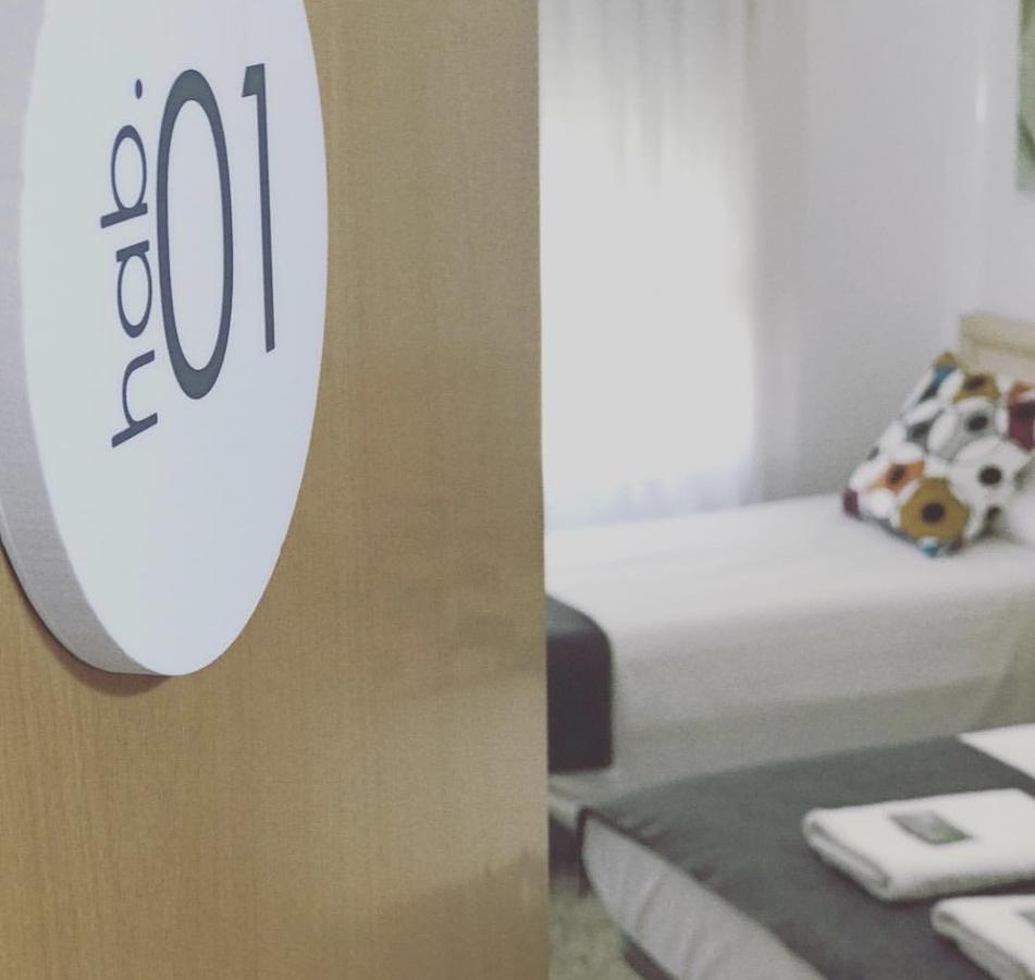 Hostal Badalona Bagian luar foto