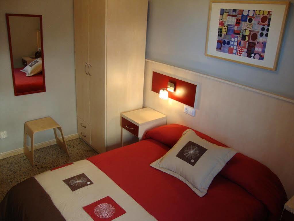 Hostal Badalona Bagian luar foto